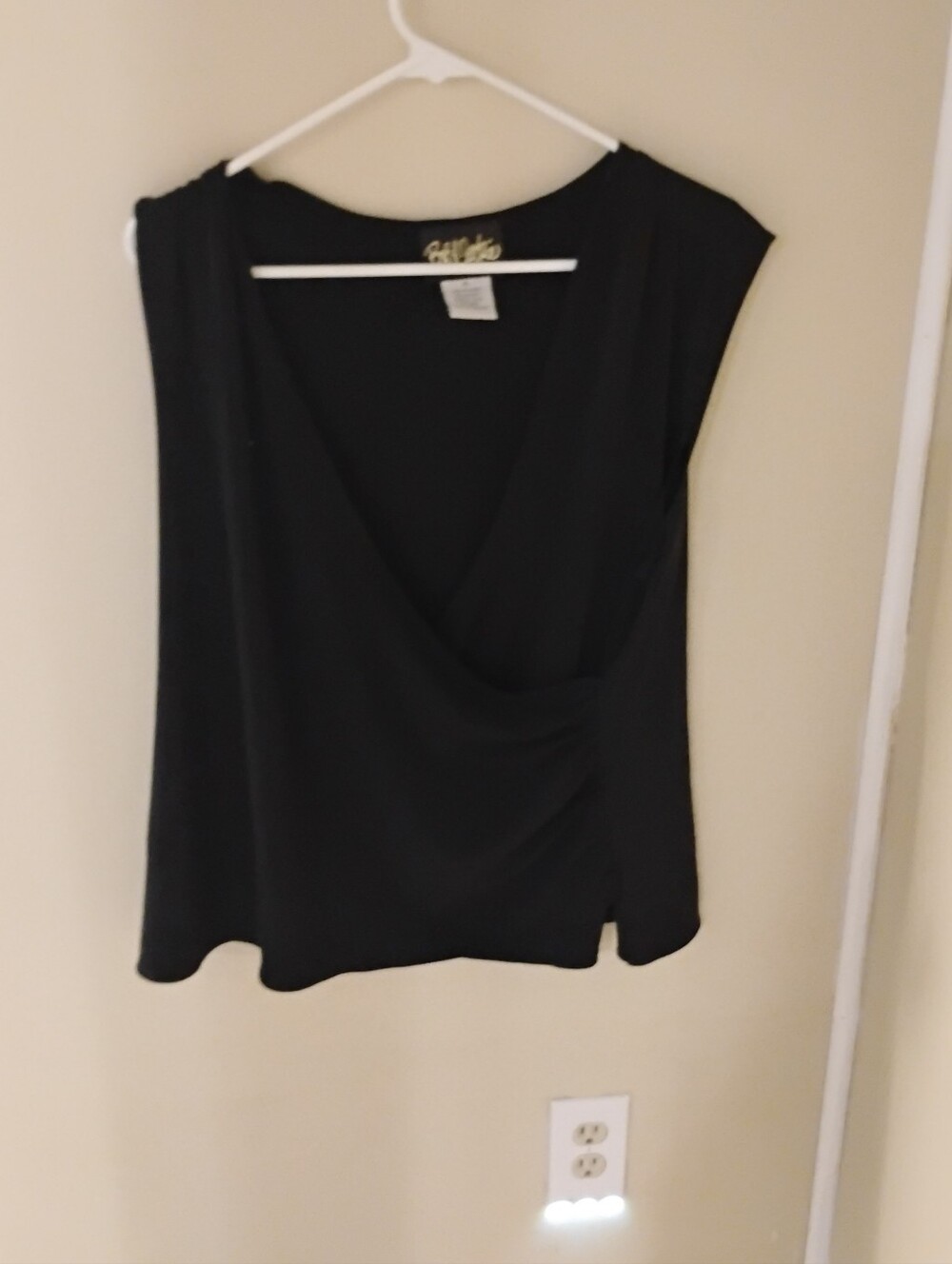 Vintage 2000s Bob Mackie Womens Criss Cross Sleeveless Black V Neck Top